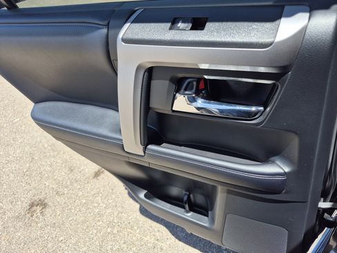 Used 2019 Toyota 4Runner Limited AWD/4WD image 19