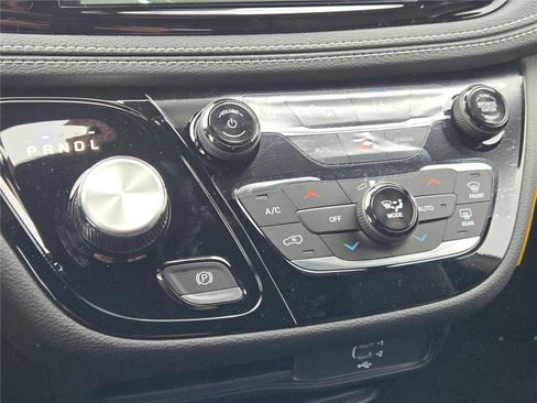 New 2026 Chrysler Pacifica Select image 30