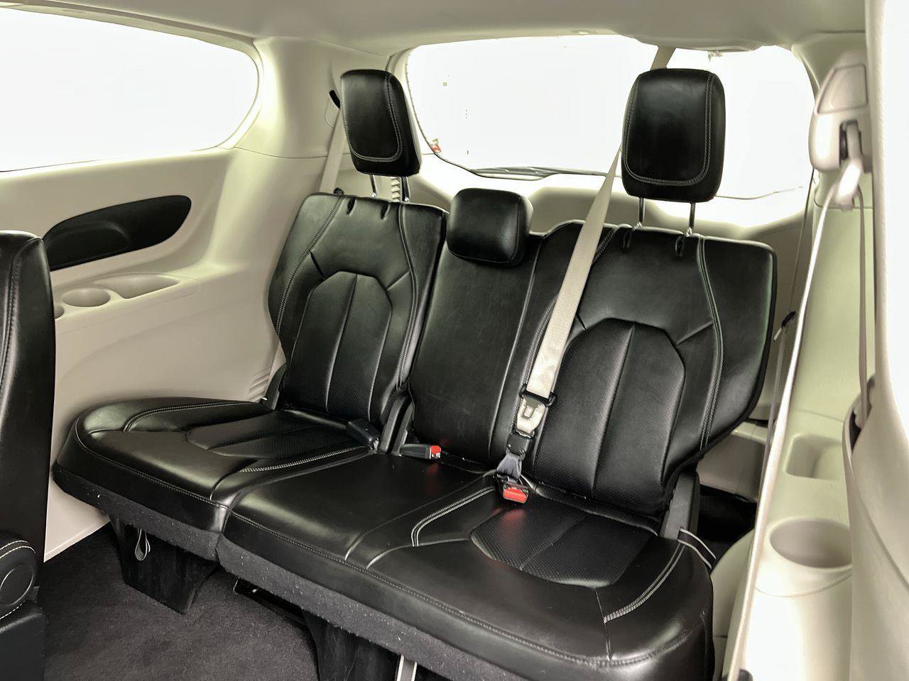 Used 2024 Chrysler Pacifica Touring-L FWD image 12
