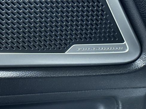 Used 2022 Kia Telluride LX image 13