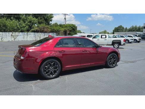 Used 2019 Chrysler 300 Touring w/ Sport Appearance Package AWD/4WD image 8