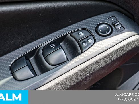 Used 2025 Nissan Altima 2.5 SV FWD image 38