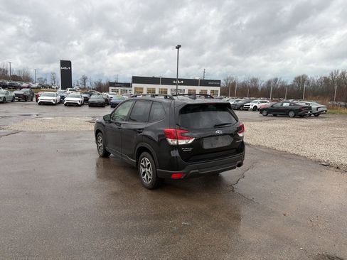 Used 2023 Subaru Forester Premium image 7