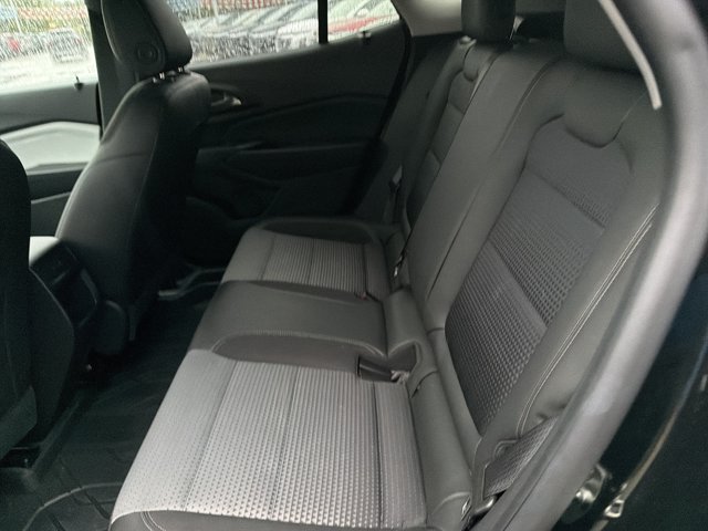 Used 2024 Chevrolet Trax LT w/ LT Convenience Package FWD image 13