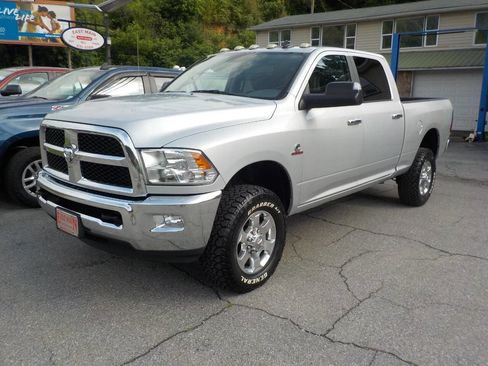 Used 2018 RAM 2500 SLT w/ Luxury Group AWD/4WD image 3