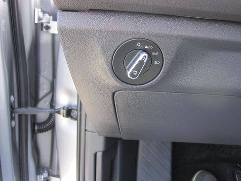 Used 2024 Volkswagen Jetta SE image 11