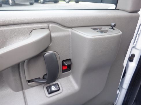 Used 2023 GMC Savana 2500 w/ Driver Convenience Package image 16