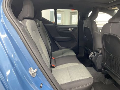 Used 2024 Volvo XC40 B5 Core image 18
