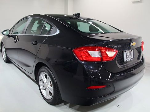 Used 2018 Chevrolet Cruze LT w/ Convenience Package FWD image 15