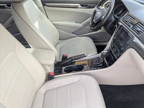 Used 2018 Volkswagen Passat 2.0T SE image 19