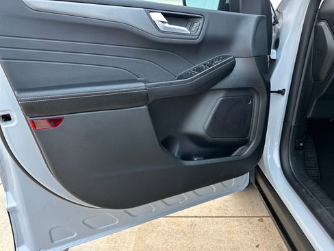 New 2026 Ford Escape SE image 10