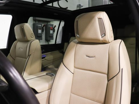 Used 2022 Cadillac Escalade ESV Premium Luxury image 14