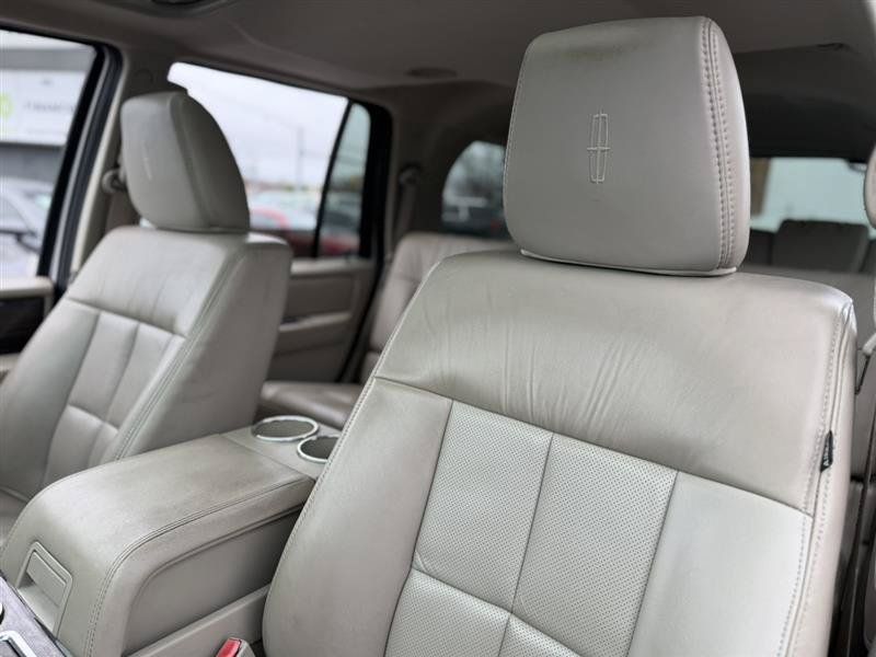 Used 2010 Lincoln Navigator 4WD image 12
