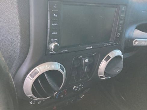 Used 2016 Jeep Wrangler Unlimited Rubicon image 20