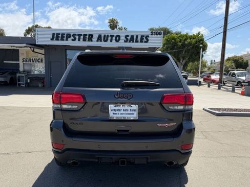 Used 2017 Jeep Grand Cherokee Trailhawk w/ Trailhawk Luxury Group AWD/4WD image 6