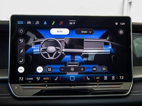 Certified 2025 Volkswagen Tiguan SE image 47