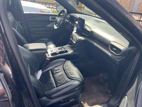 Used 2020 Ford Explorer Platinum w/ Premium Technology Package image 10