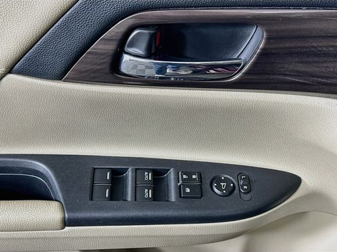 Used 2017 Honda Accord EX image 15