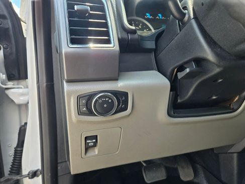 Used 2016 Ford F150 XLT image 19