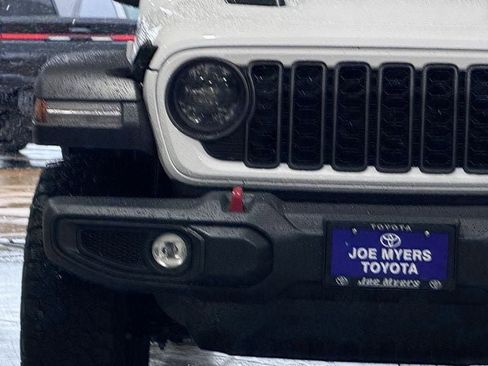 Used 2025 Jeep Wrangler Unlimited Rubicon AWD/4WD image 4