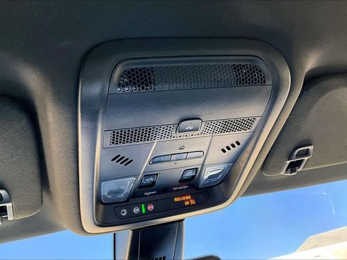 Used 2020 Cadillac XT6 Premium Luxury image 30