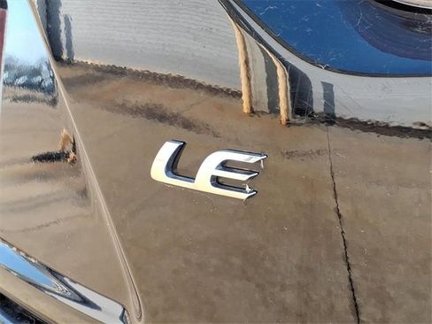 Used 2023 Toyota Corolla LE image 27