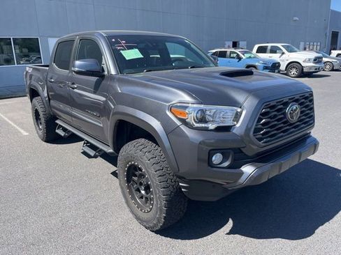 Used 2022 Toyota Tacoma TRD Sport w/ Technology Package AWD/4WD image 3