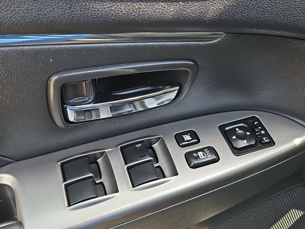 Used 2025 Mitsubishi Outlander Sport SE AWD/4WD image 13