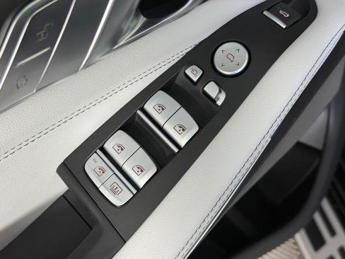 Used 2027 BMW X7 xDrive40i AWD/4WD image 27