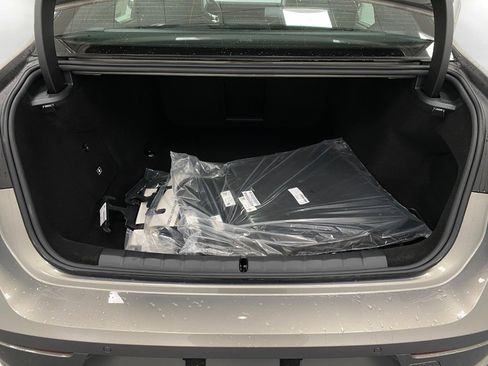 Used 2024 BMW i7 xDrive60 image 16