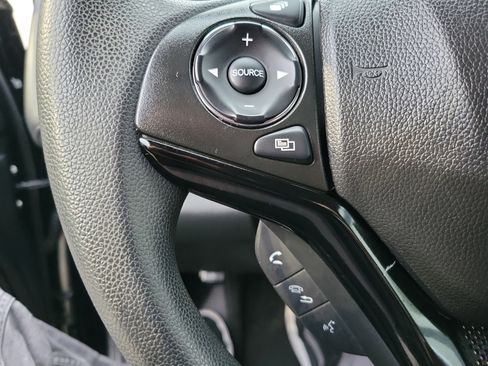 Used 2018 Honda HR-V EX image 7