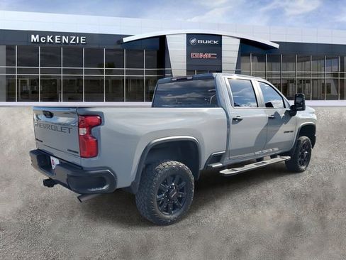 Used 2024 Chevrolet Silverado 2500 Custom w/ Custom Value Package image 4