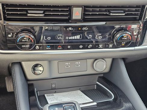 New 2026 Nissan Rogue Platinum w/ Platinum Premium Package AWD/4WD image 16