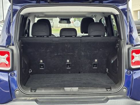 Used 2021 Jeep Renegade Latitude FWD image 29