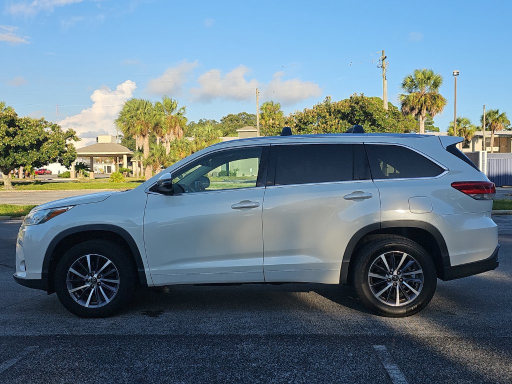 Used 2017 Toyota Highlander XLE FWD image 8