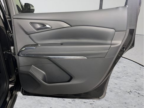 Used 2025 Chevrolet Traverse LT AWD/4WD image 14