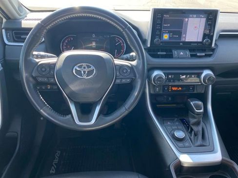 Used 2019 Toyota RAV4 Limited image 8