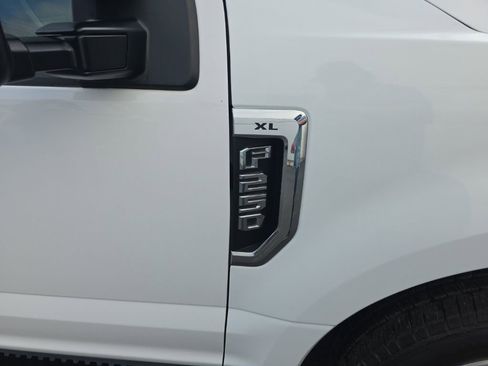 Used 2020 Ford F250 XL w/ Power Equipment Group RWD image 5