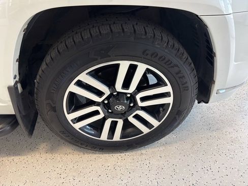 Used 2021 Toyota 4Runner Limited image 11