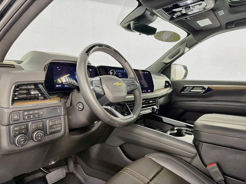 Used 2026 Chevrolet Suburban High Country AWD/4WD image 14