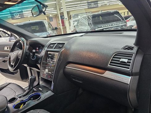 Used 2016 Ford Explorer Limited image 22
