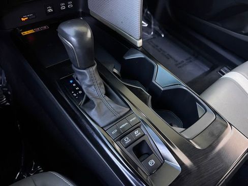 Used 2025 Toyota Camry SE image 26