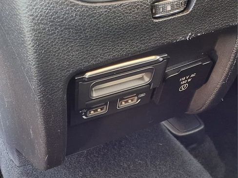 Used 2019 Jeep Cherokee Limited image 23