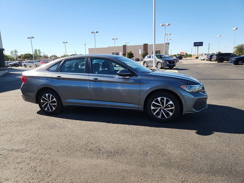 Used 2024 Volkswagen Jetta S image 8