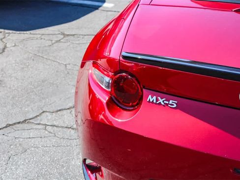Used 2022 MAZDA MX-5 Miata Grand Touring w/ Appearance Package image 8