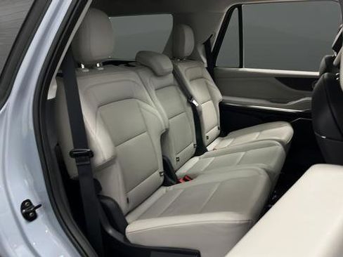 Used 2025 Lincoln Navigator Reserve image 26