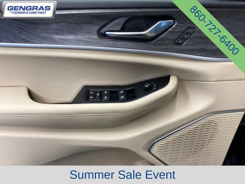 Used 2025 Jeep Grand Cherokee L Limited w/ Luxury Tech Group II AWD/4WD image 14