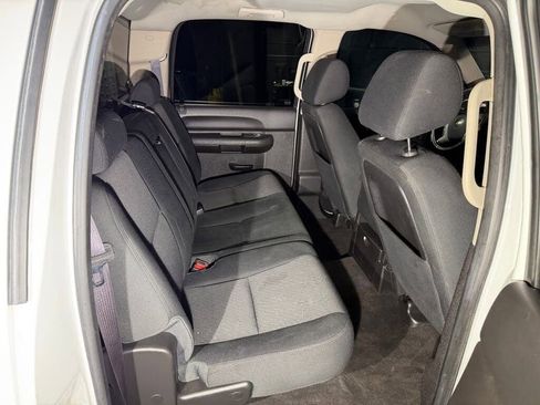 Used 2014 Chevrolet Silverado 2500 LT w/ Interior Plus Package AWD/4WD image 16