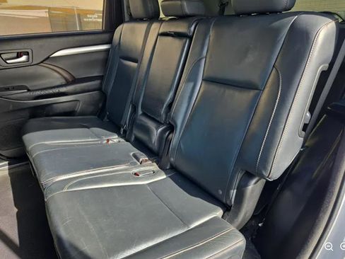 Used 2016 Toyota Highlander XLE FWD image 10