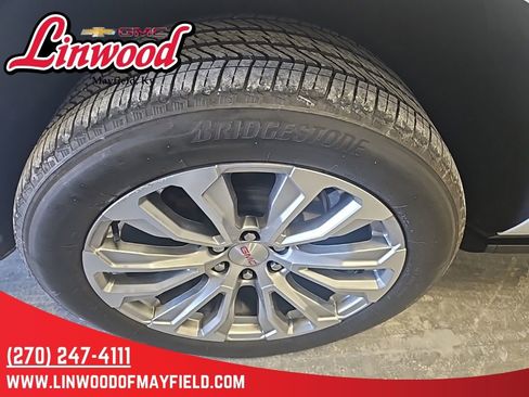 Used 2024 GMC Yukon XL Denali w/ Denali Reserve Package image 8